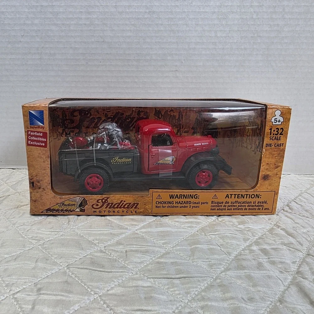 1947 Indian Chief Motorcycle & 1946 Dodge Power Wagon 1:32 Scale Die-Cast